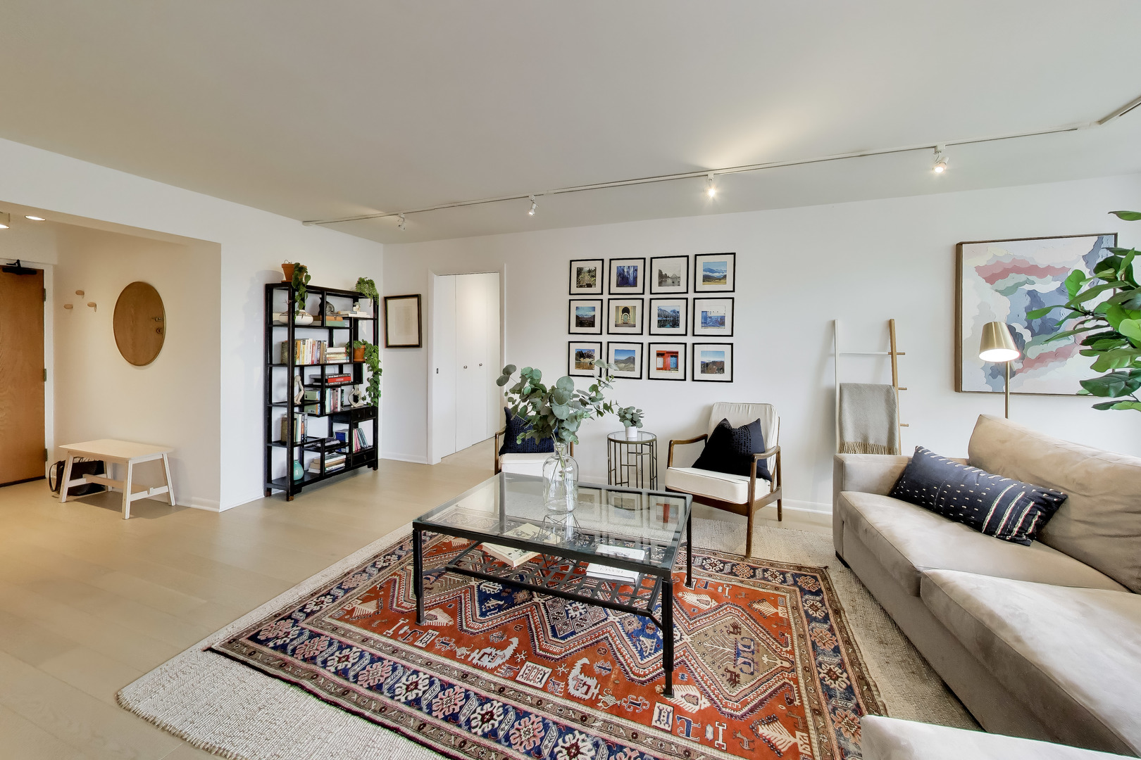 50 E BELLEVUE Place 1606