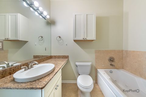 Tiny photo for 915 S Oak Park Avenue #1B, Oak Park, IL 60304 (MLS # 12492419)