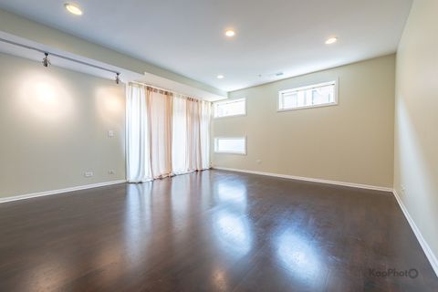 Tiny photo for 915 S Oak Park Avenue #1B, Oak Park, IL 60304 (MLS # 12492419)