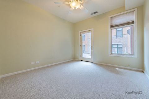 Tiny photo for 915 S Oak Park Avenue #1B, Oak Park, IL 60304 (MLS # 12492419)