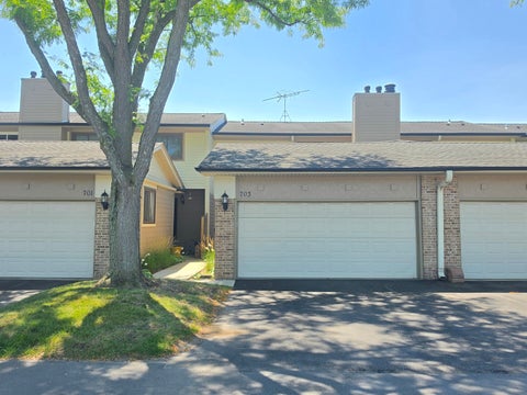 Photo of 703 MALLARD Lane, Deerfield, IL 60015 (MLS # 12709679)