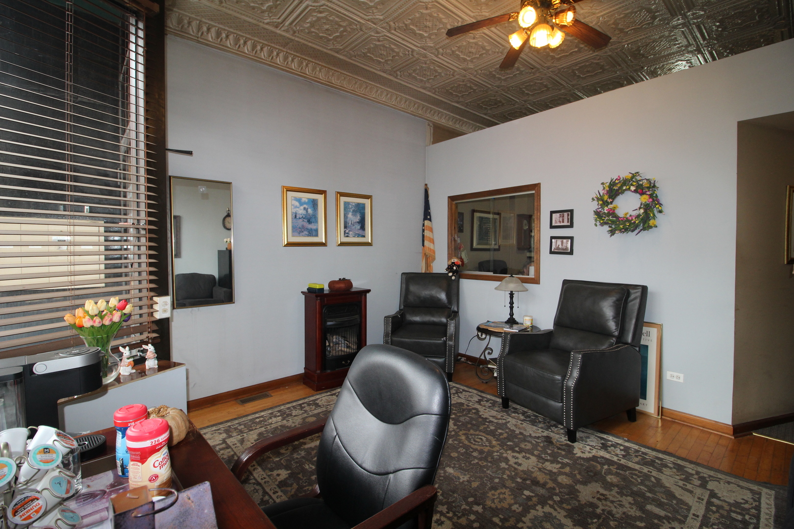 2137 W Chicago Avenue