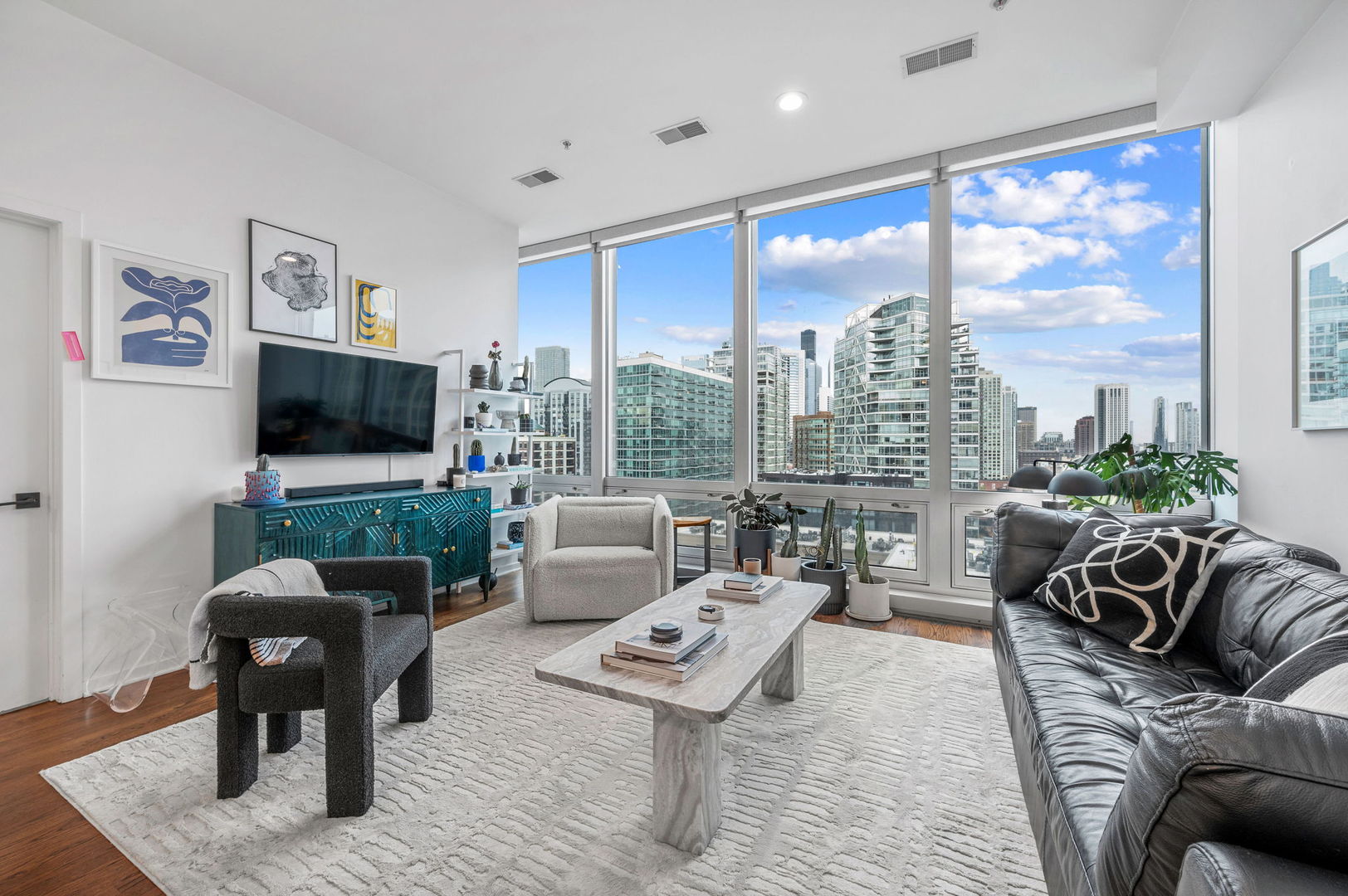500 W SUPERIOR Street 1107