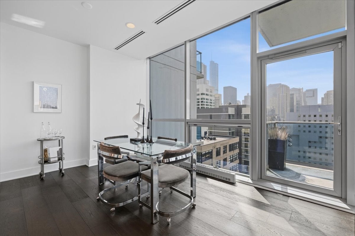 110 W Superior Street 1602