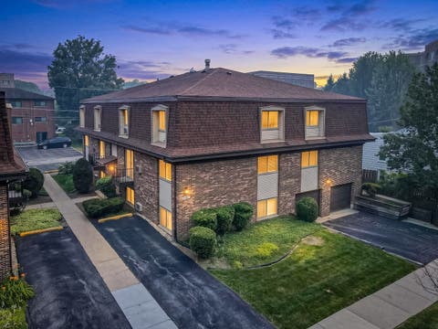 Photo of 1219 E Washington Street #A201, Des Plaines, IL 60016 (MLS # 12718257)