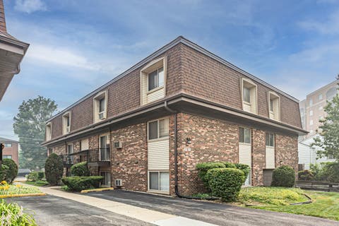 Tiny photo for 1219 E Washington Street #A201, Des Plaines, IL 60016 (MLS # 12718257)