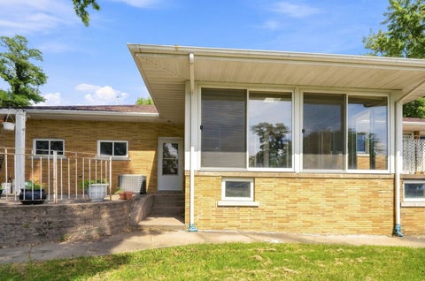 Photo of 610 Climer Street, Muscatine, IA 52761 (MLS # 12741478)
