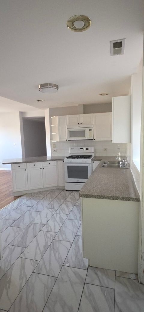 Tiny photo for 5742 S King Drive #3, Chicago, IL 60637 (MLS # 12507587)