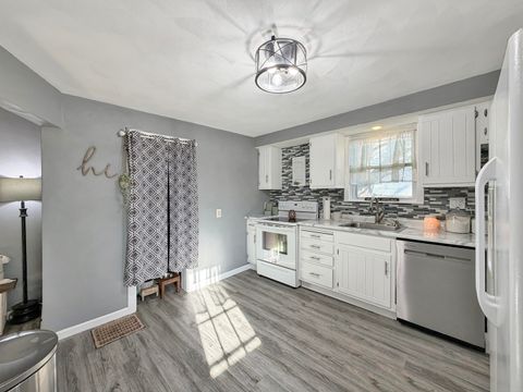 Tiny photo for 319 N Foley Avenue, Freeport, IL 61032 (MLS # 12599258)