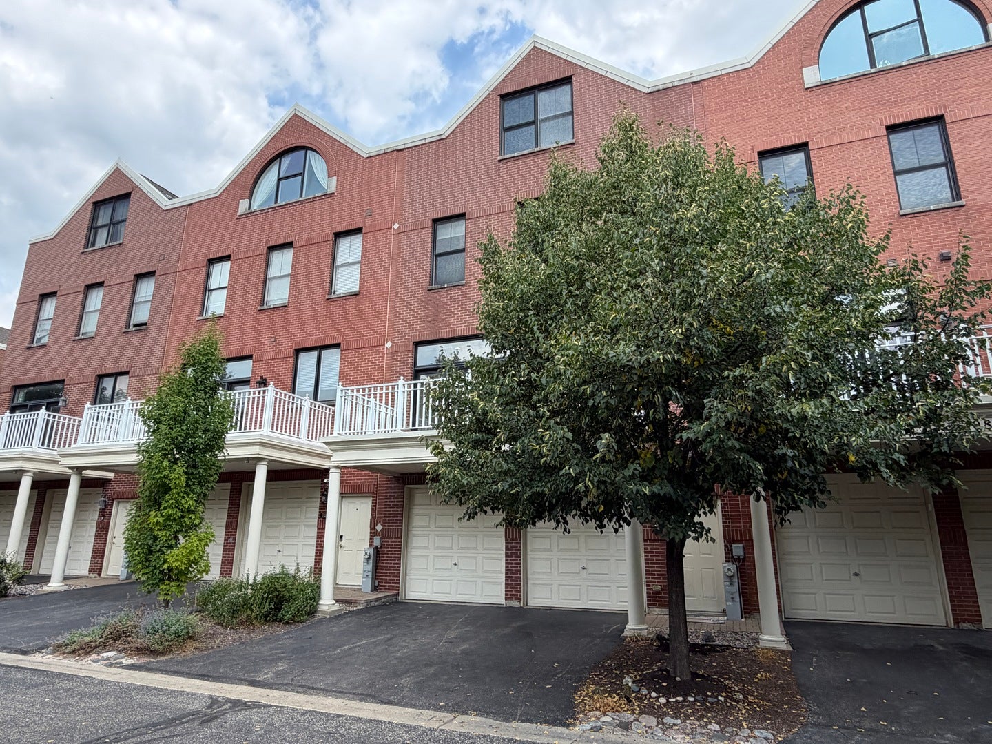 2085 Valor Court