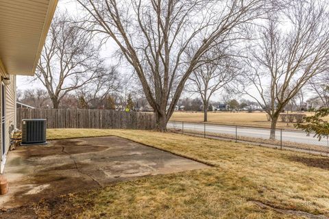 Tiny photo for 105 Asheville Court, Vernon Hills, IL 60061 (MLS # 12572160)