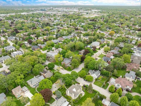 Tiny photo for 6657 N Le Mai Avenue, Lincolnwood, IL 60712 (MLS # 12627628)
