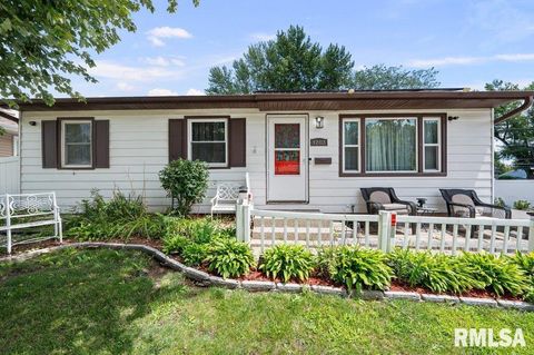 Photo of 1203 N THORNWOOD Avenue, Davenport, IA 52804 (MLS # QC4268062)