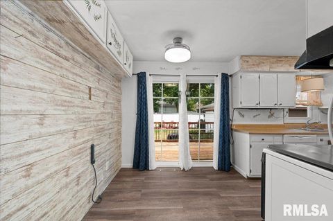 Tiny photo for 1203 N THORNWOOD Avenue, Davenport, IA 52804 (MLS # QC4268062)