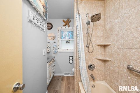 Tiny photo for 1203 N THORNWOOD Avenue, Davenport, IA 52804 (MLS # QC4268062)