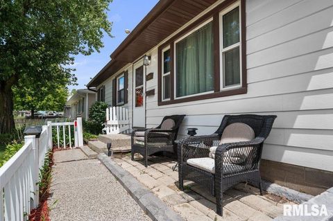 Tiny photo for 1203 N THORNWOOD Avenue, Davenport, IA 52804 (MLS # QC4268062)