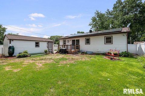 Tiny photo for 1203 N THORNWOOD Avenue, Davenport, IA 52804 (MLS # QC4268062)