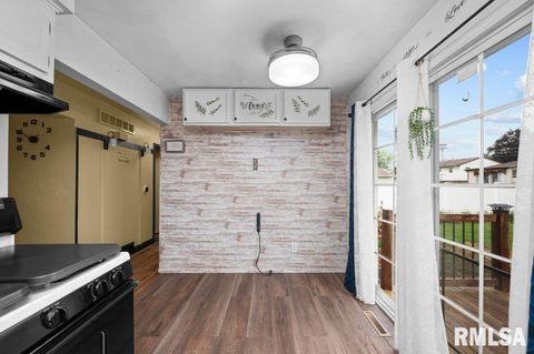 Tiny photo for 1203 N THORNWOOD Avenue, Davenport, IA 52804 (MLS # QC4268062)