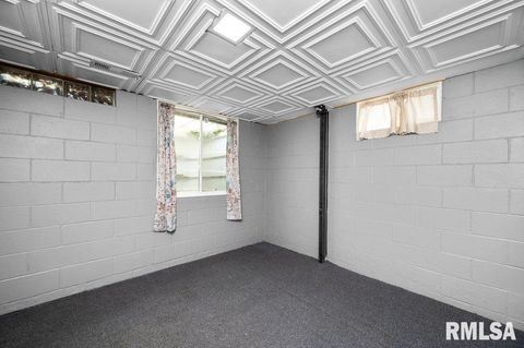 Tiny photo for 1203 N THORNWOOD Avenue, Davenport, IA 52804 (MLS # QC4268062)