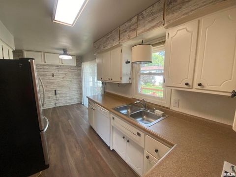 Tiny photo for 1203 N THORNWOOD Avenue, Davenport, IA 52804 (MLS # QC4268062)