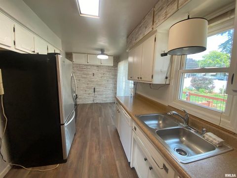 Tiny photo for 1203 N THORNWOOD Avenue, Davenport, IA 52804 (MLS # QC4268062)