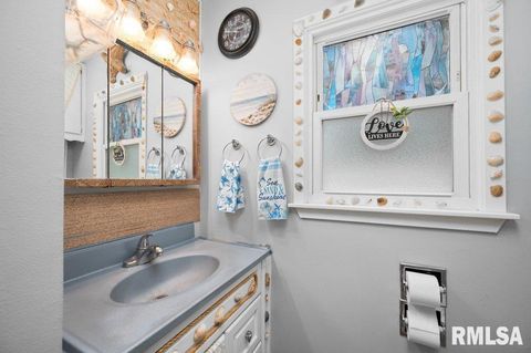 Tiny photo for 1203 N THORNWOOD Avenue, Davenport, IA 52804 (MLS # QC4268062)