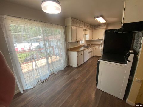 Tiny photo for 1203 N THORNWOOD Avenue, Davenport, IA 52804 (MLS # QC4268062)