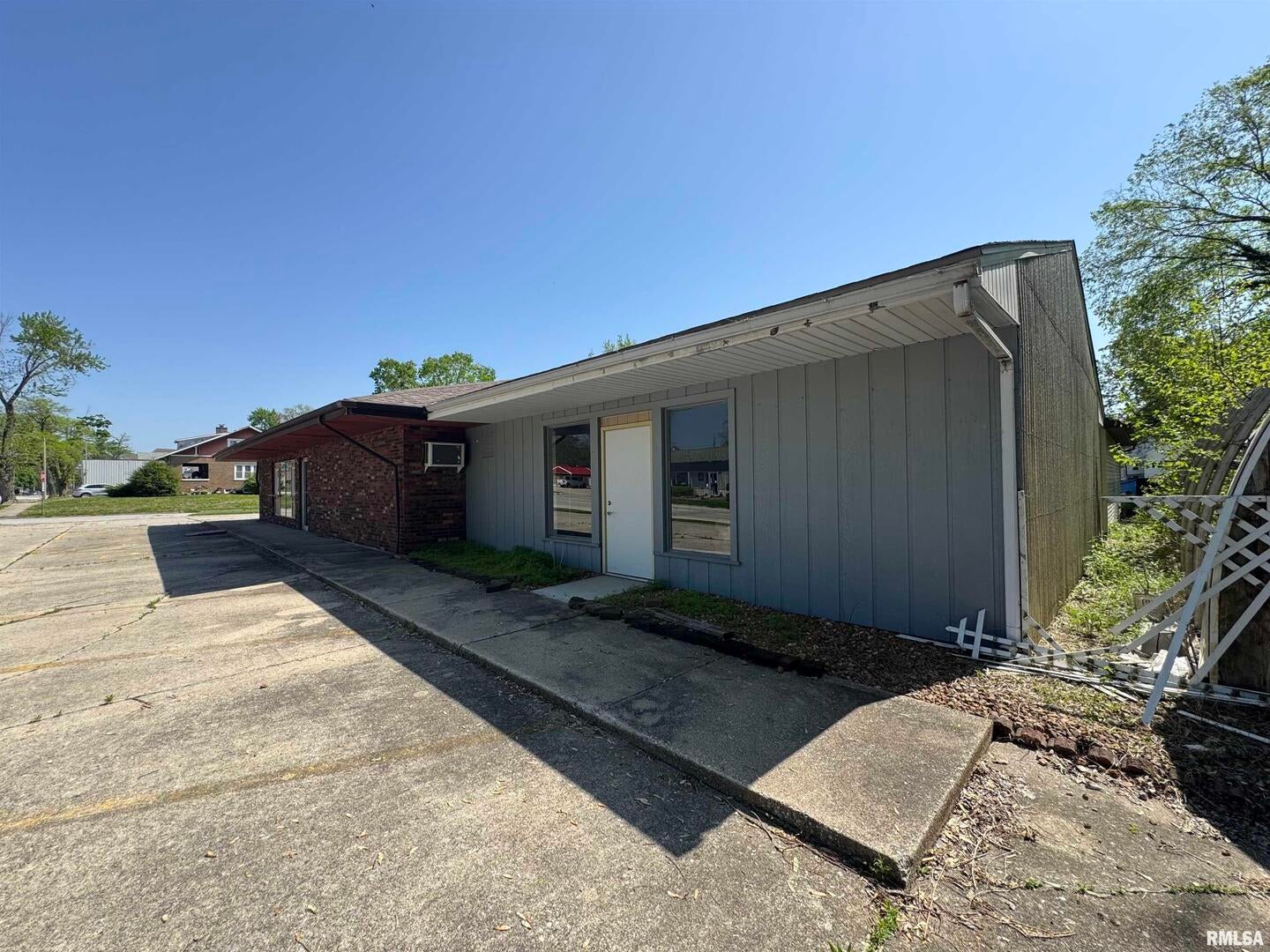 705 S POPLAR Street
