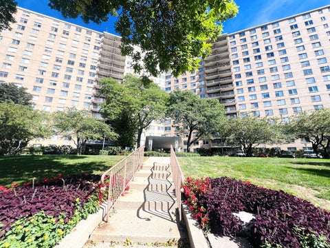 Photo of 7033 N KEDZIE Avenue #710, Chicago, IL 60645 (MLS # 12771060)
