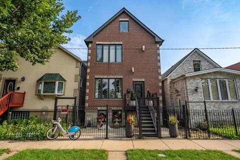 Photo of 539 W 44th Place, Chicago, IL 60609 (MLS # 12737871)