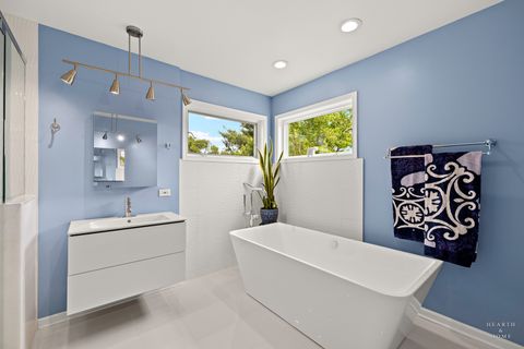 Tiny photo for 1 Calais Court, Oakwood Hills, IL 60013 (MLS # 12503874)