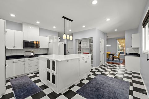 Tiny photo for 1 Calais Court, Oakwood Hills, IL 60013 (MLS # 12503874)