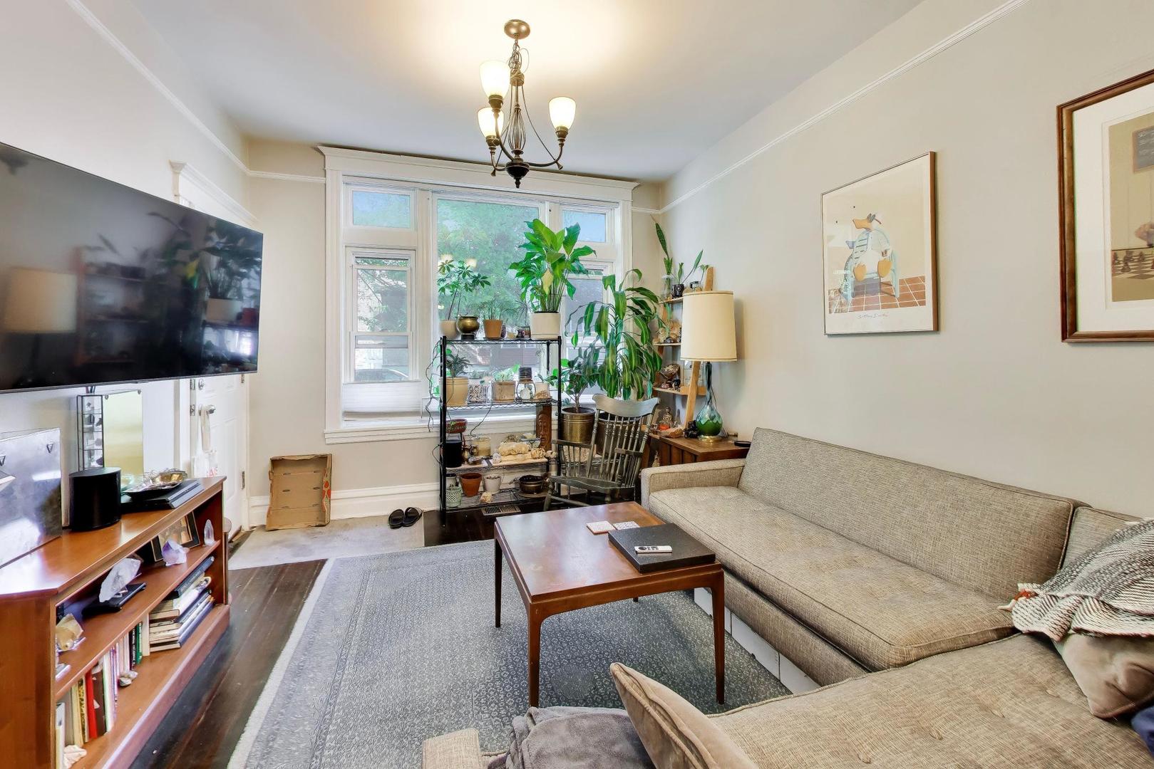 2245 W Shakespeare Avenue