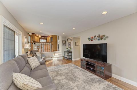 Tiny photo for 1618 S Harvard Avenue, Arlington Heights, IL 60005 (MLS # 12541729)