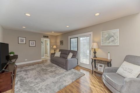 Tiny photo for 1618 S Harvard Avenue, Arlington Heights, IL 60005 (MLS # 12541729)