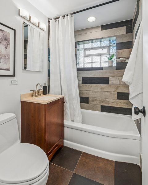 Tiny photo for 1702 W Belle Plaine Avenue, Chicago, IL 60613 (MLS # 12589765)