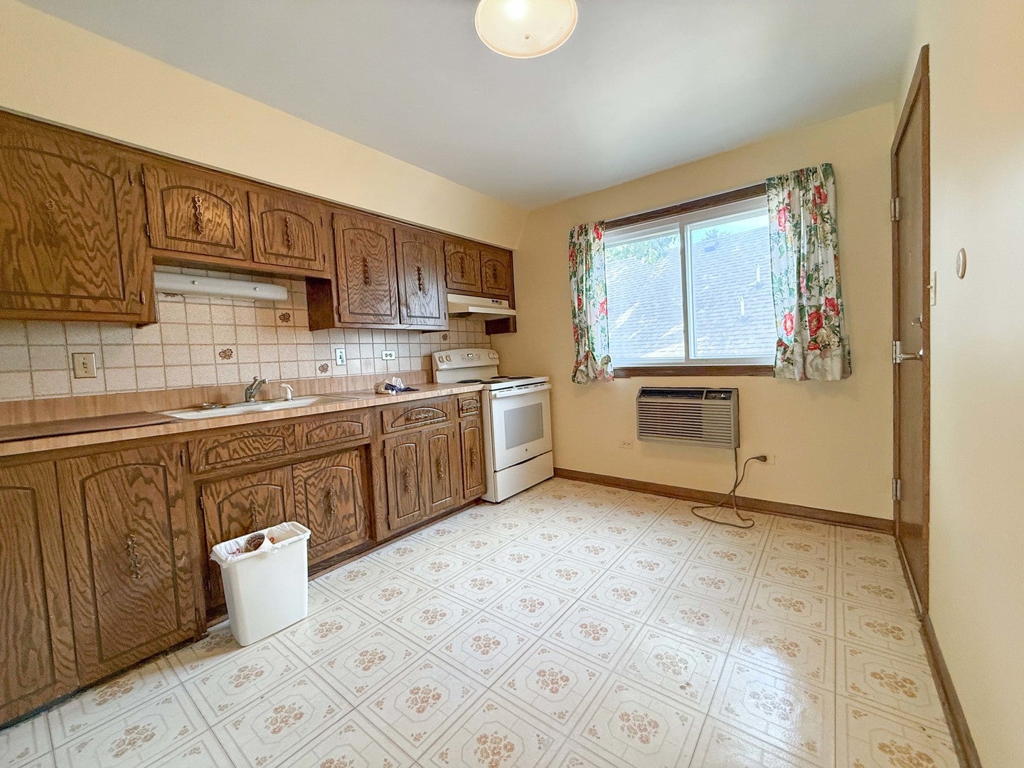 5824 S Archer Avenue 2B