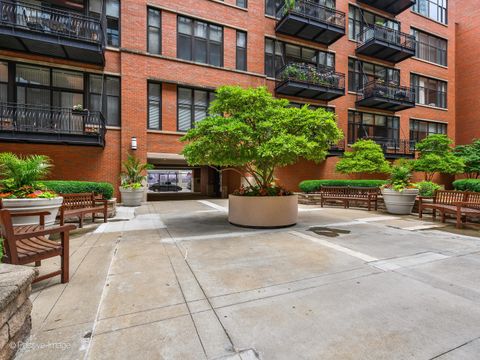 Tiny photo for 333 W Hubbard Street #1006, Chicago, IL 60654 (MLS # 12405063)