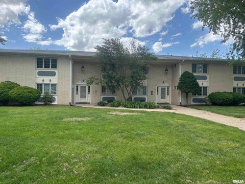 Photo of 920 17TH Street #28, Moline, IL 61265 (MLS # 12739117)