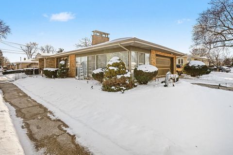 Tiny photo for 5501 W 102nd Street, Oak Lawn, IL 60453 (MLS # 12565852)