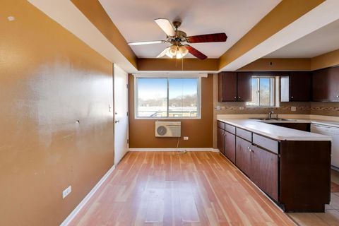 Tiny photo for 306 Chicago Avenue #3N, Oak Park, IL 60302 (MLS # 12561341)