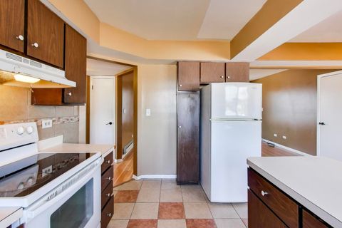 Tiny photo for 306 Chicago Avenue #3N, Oak Park, IL 60302 (MLS # 12561341)