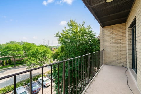 Tiny photo for 4601 W Touhy Avenue #408, Lincolnwood, IL 60712 (MLS # 12701717)