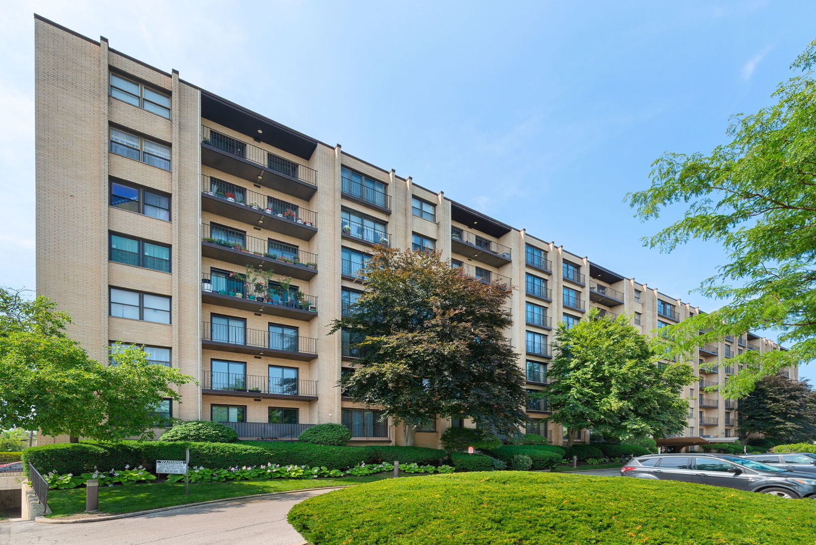 4601 W Touhy Avenue 408