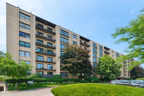 Tiny photo for 4601 W Touhy Avenue #408, Lincolnwood, IL 60712 (MLS # 12701717)