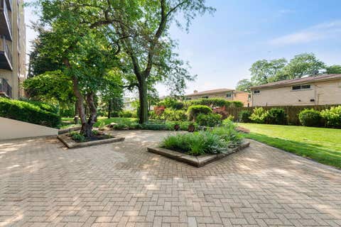 Tiny photo for 4601 W Touhy Avenue #408, Lincolnwood, IL 60712 (MLS # 12701717)