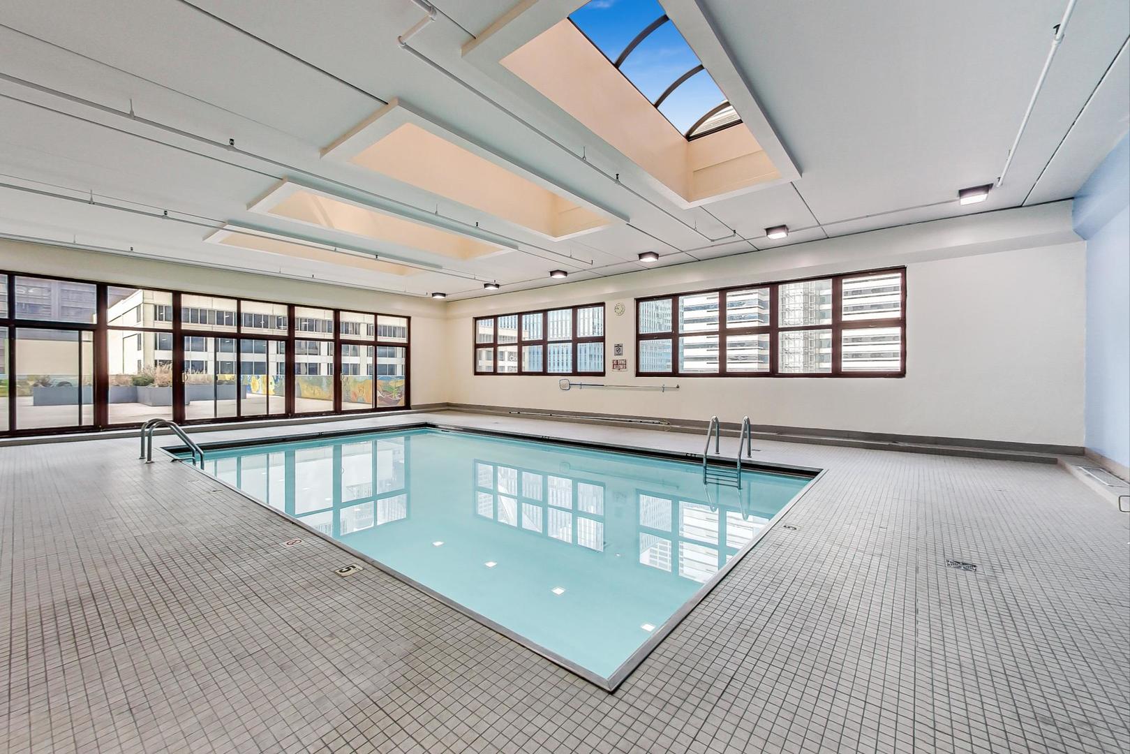 Chicago, Illinois 60601, United States, 1 Bedroom Bedrooms, ,1 BathroomBathrooms,Residential,Active,231012