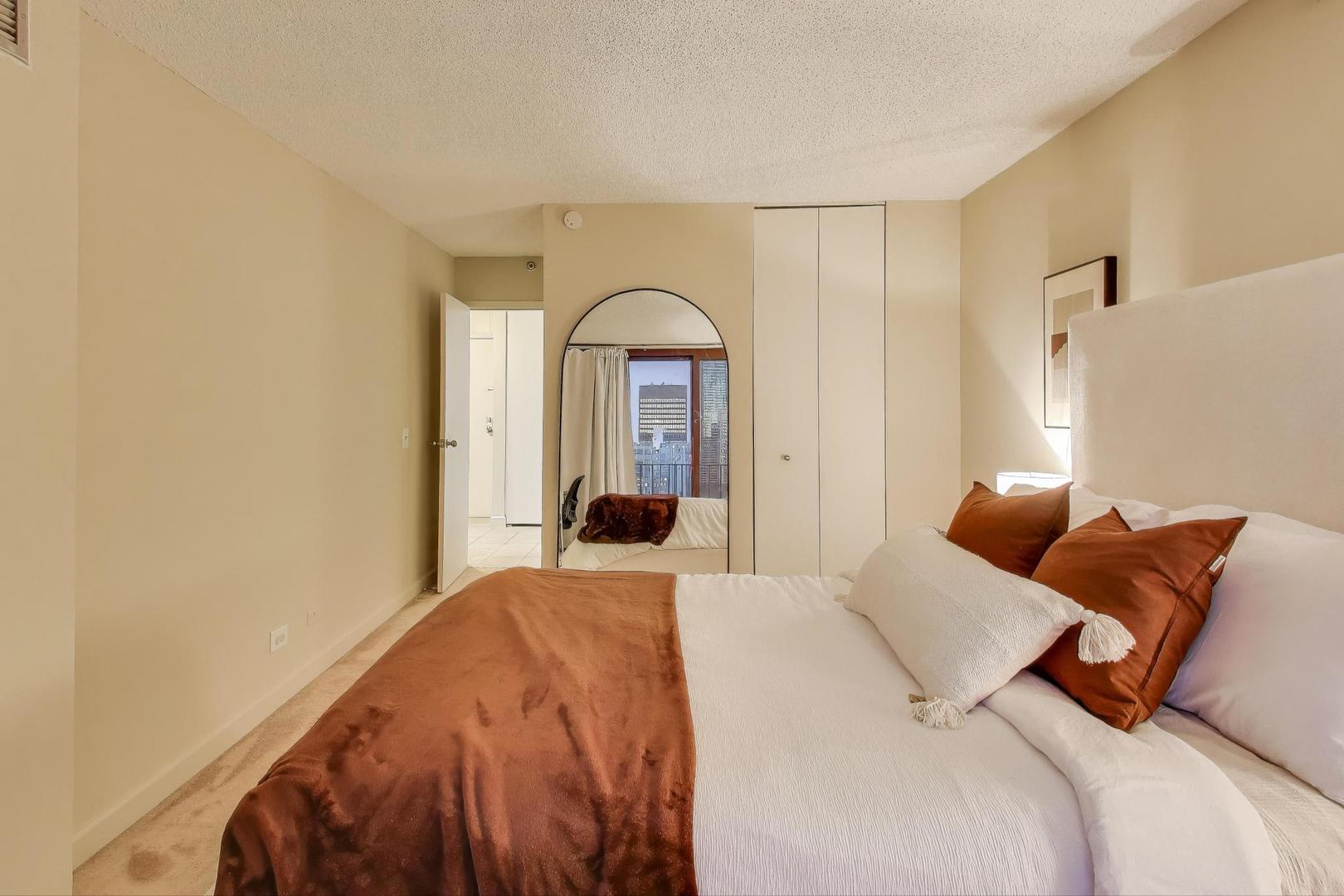 Chicago, Illinois 60601, United States, 1 Bedroom Bedrooms, ,1 BathroomBathrooms,Residential,Active,231012