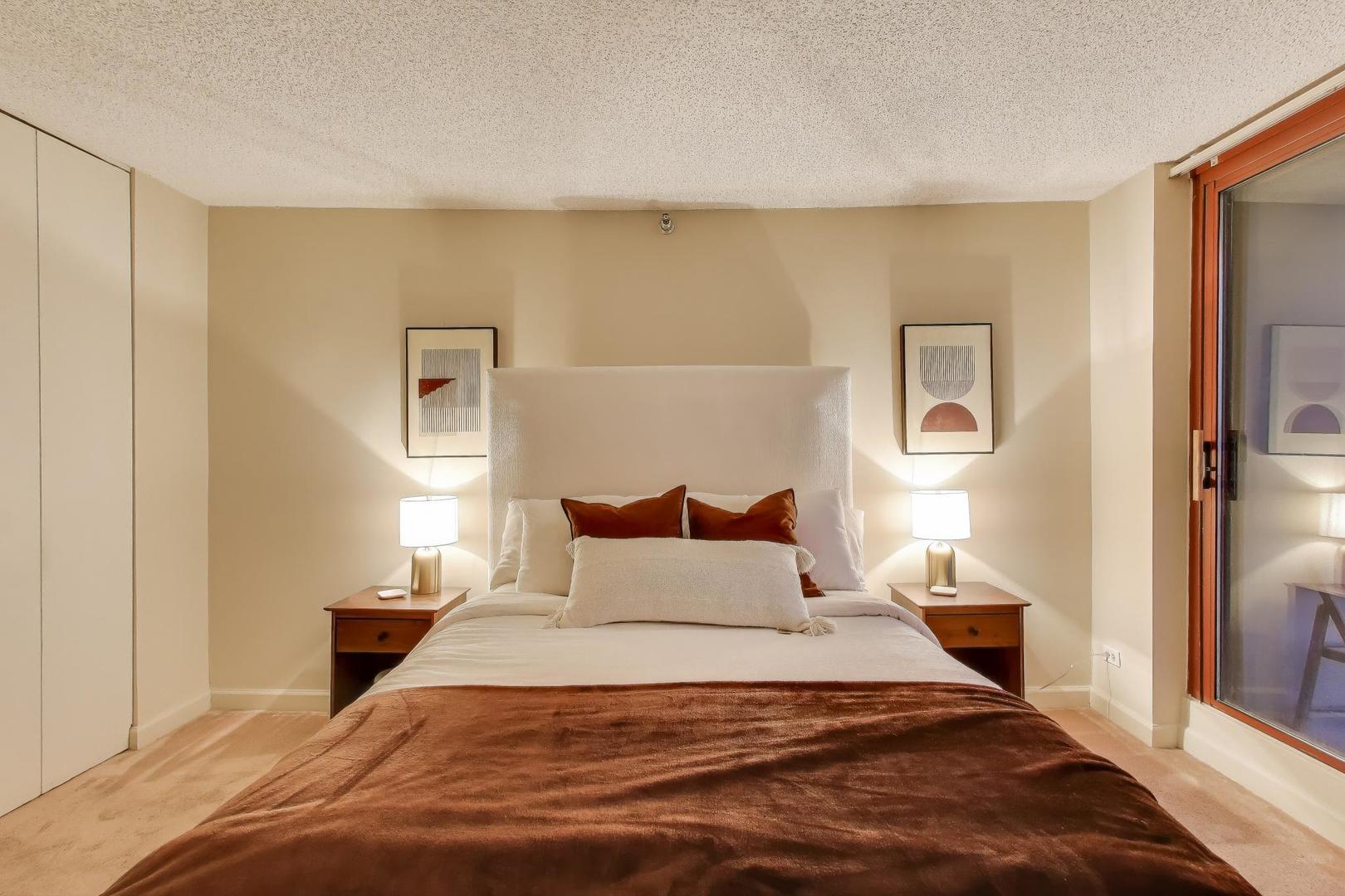 Chicago, Illinois 60601, United States, 1 Bedroom Bedrooms, ,1 BathroomBathrooms,Residential,Active,231012