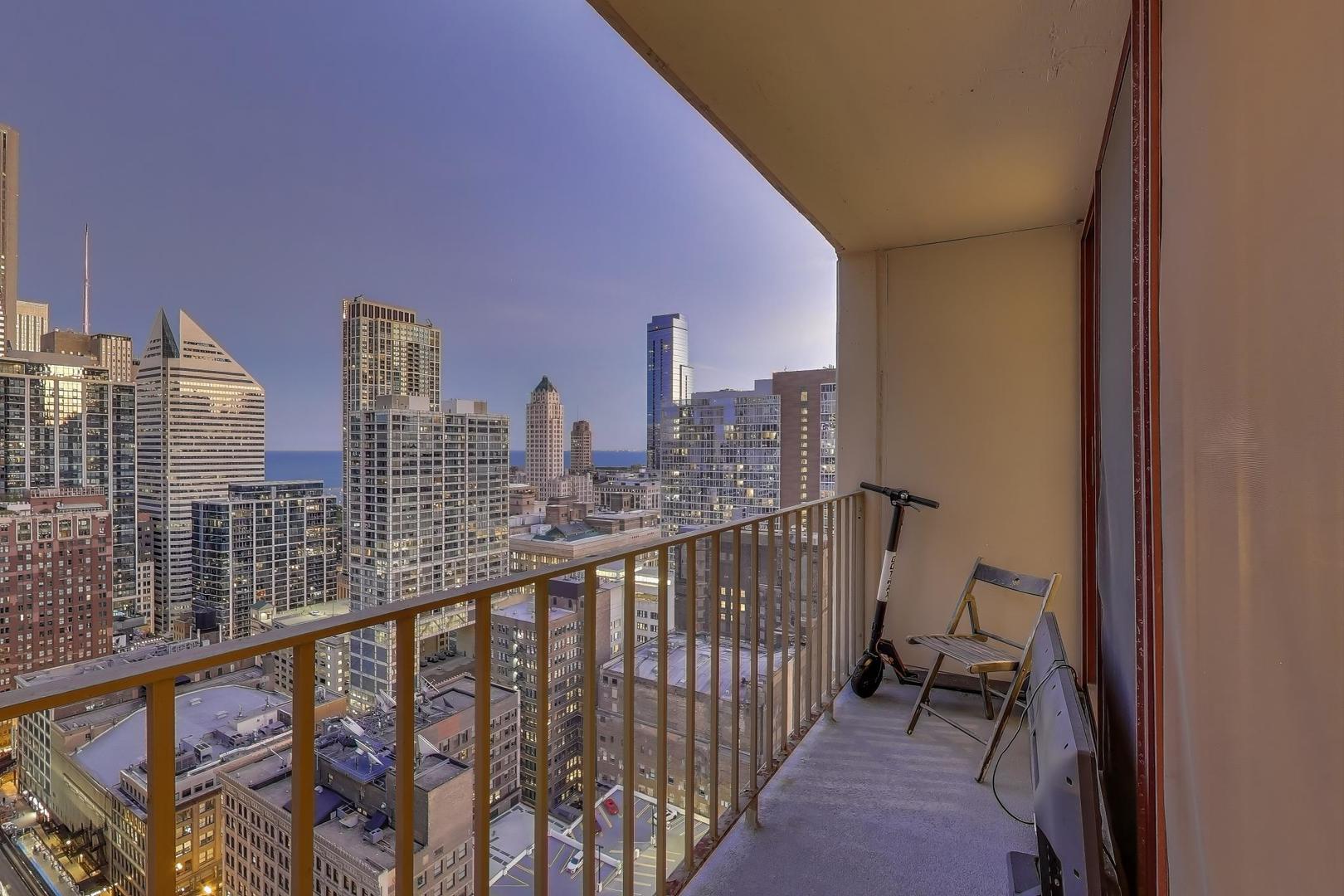 Chicago, Illinois 60601, United States, 1 Bedroom Bedrooms, ,1 BathroomBathrooms,Residential,Active,231012